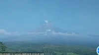 Gunung Semeru masih terus erupsi dan masyarakat diimbau tetap waspada (Istimewa)