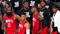 Para pebasket Houston Rockets tampak kecewa usai ditaklukkan Oklahoma City Thunder pada laga NBA, Selasa (1/9/2020). Oklahoma City Thunder menang 104-100 atas Houston Rockets. (AP Photo/Mark J. Terrill)