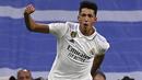 Pemain Real Madrid, Alvaro Rodriguez berselebrasi setelah mencetak gol penyeimbang 1-1 ke gawang Atletico Madrid pada laga lanjutan Liga Spanyol 2022/2023 yang berlangsung di Santiago Bernabeu, Spanyol, Minggu (26/02/2023) dini hari WIB. (AFP/Oscar Del Pozo)
