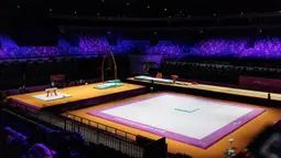 Kejuaraan tersebut mempertandingan berbagai nomor disiplin gimnastik seperti senam lantai, meja lompat, palang tunggal, palang sejajar, palang bertingkat, dan gelagar keseimbangan (balok keseimbangan). (AFP/Yasuyoshi Chiba)