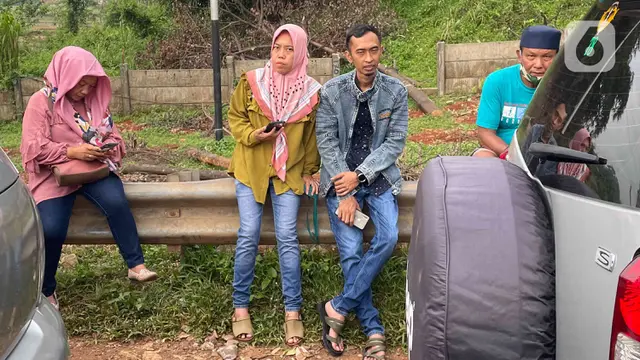 Pengendara Nunggu Berjam-jam di Ruas Jalan Tol Jakarta-Cikampek