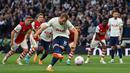 Harry Kane menjadi salah satu wakil Tottenham Hotspur sebagai pencetak gol terbanyak di Liga Inggris. Dua golnya ke gawang Arsenal membuat torehannya menjadi 15 gol pada musim ini. (AFP/Glyn Kirk)