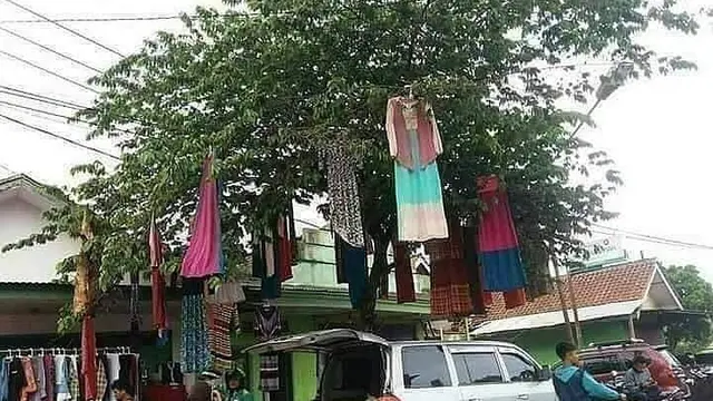Potret Warung dengan Penataan Barang yang Unik, Bikin Geleng Kepala. (Sumber: Twitter/nocontextwarung)