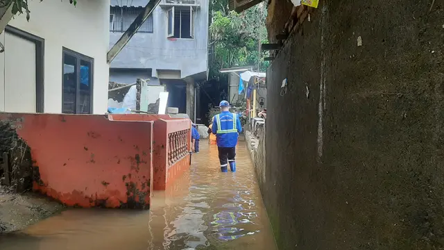 pemukiman di RT 9 RW 05, Kelurahan Cawang, Kecamatan Kramat Jati, Jakarta Timur banjir