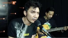 Boomerang membawakan salah satu lagu hitsnya yang berjudul Kisah.