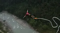 Ilustrasi Bungee Jumping (Unsplash)