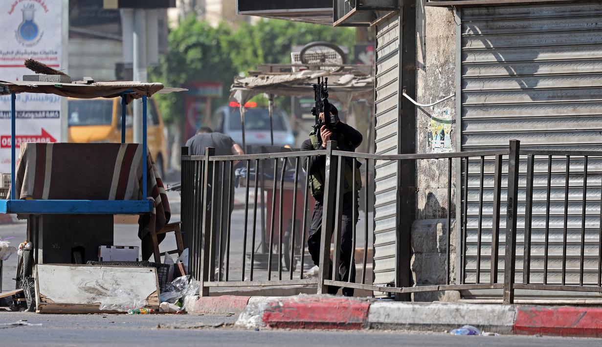 Serangan Israel juga melukai sedikitnnya 25 orang. (AFP/Jaafar Ashtiyeh)