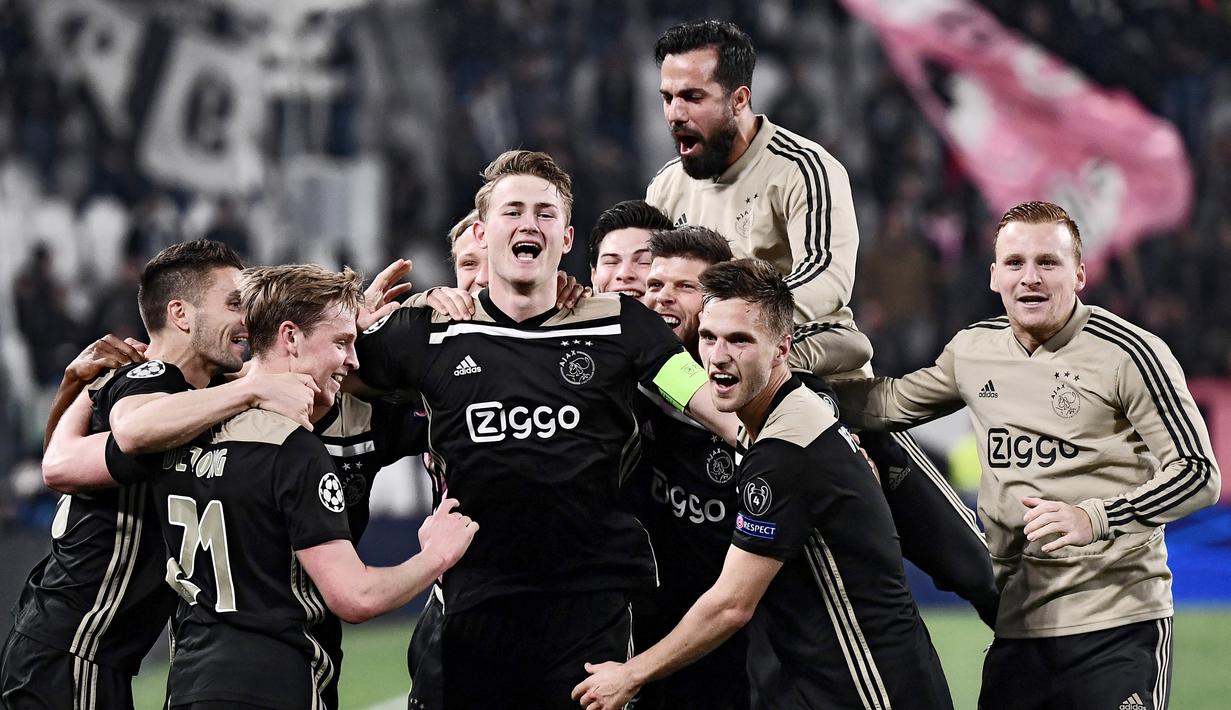 4. Matthijs de Ligt (Ajax Amsterdam) – Kapten de Godenzonen ini mampu mengawal dengan baik lini pertahanan dan menyumbang satu gol saat menyingkirkan Juventus. Pemain 19 tahun itu kini menjadi perhatian klub besar Eropa. (AFP/Marco Bertorello)