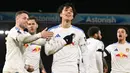 Pemain Leeds United, Ao Tanaka melakukan selebrasi bersama rekan-rekannya dalam laga lanjutan Liga Inggris 2025/2026 melawan Chelsea di Elland Road, Leeds, Inggris, Rabu (03/12/2025). (AFP/Oli Scarff)
