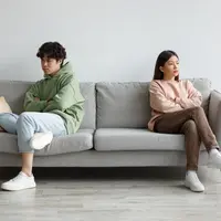 Ilustrasi pasangan egois/copyrightshutterstock/Prostock-studio