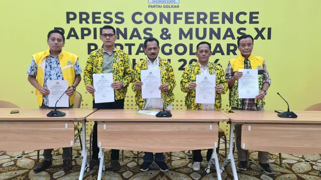 Panitia Pengarah (Steering Comitee) Munas XI Partai Golkar Tahun 2024 telah membuka pendaftaran bagi kader-kader Partai Golkar yang ingin maju sebagai calon ketua umum DPP Partai Golkar periode 2024-2029, Senin (19/8/2024). (Merdeka.com/Nur Habibie)