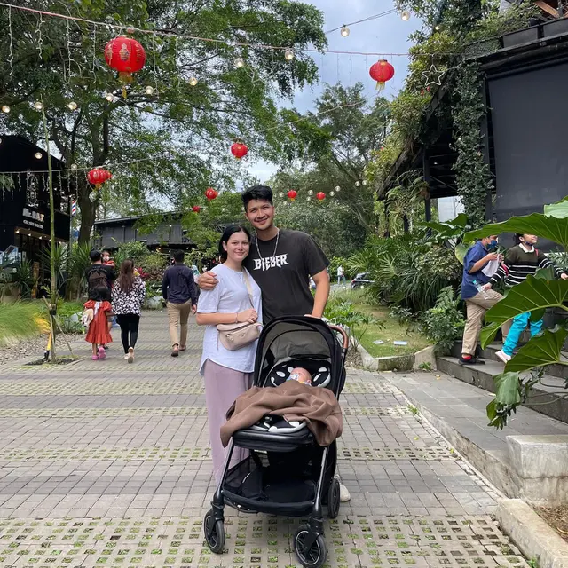 Jadi Orang Tua, Ini 7 Seleb Lebaran Bersama Buah Hati Untuk Pertama Kalinya