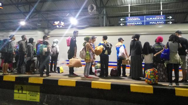 Kursi Rotan Stasiun Yogyakarta
