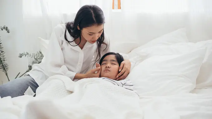 Sederet Tips Ampuh yang Bisa Dilakukan untuk Atasi Demam Si Kecil