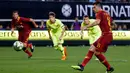 Gelandang AS Roma, Diego Perotti mengeksekusi tendangan penalti saat bertanding melawan Barcelona pada pertandingan ICC 2018 di AT & T Stadium di Arlington, Texas (31/7). Roma menang telak 4-2 atas Barcelona. (AP Photo/Michael Ainsworth)