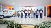 Peluncuran buku TJSL "Membangun Generasi Emas Indonesia" yang dilakukan Askrindo oleh Direktur Utama Askrindo, Priyastomo dan Asisten Deputi TJSL Kementerian BUMN, Edi Eko Cahyono di Graha Askrindo, Kemayoran, Selasa (6/6/2023). (Liputan6.com/ist)