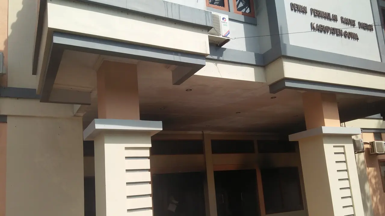 DPRD Gowa dibakar