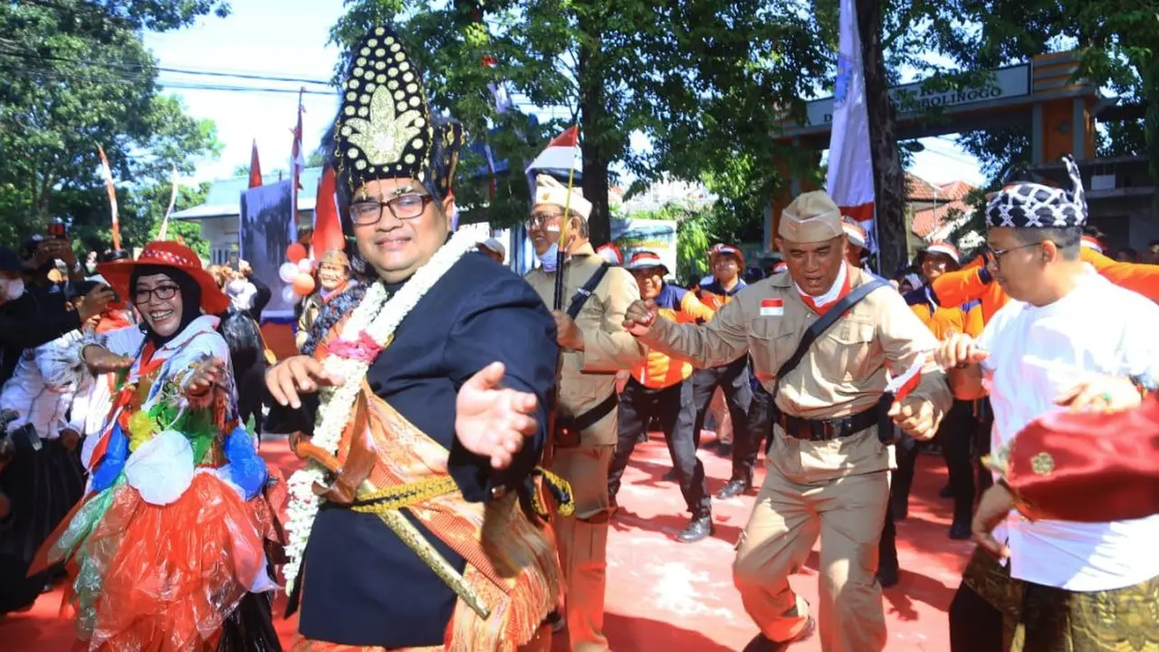 Plt Bupati Probolinggo Timbul Prihanjoko ikuti Kraksan Pawai Budaya (Istimewa).