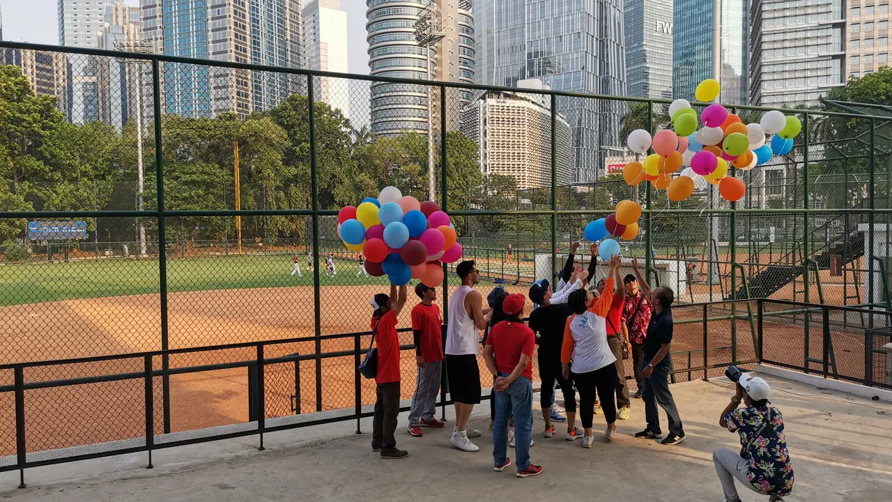 Keluarga Mengenang Sys NS dengan Softball