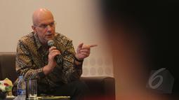 Staf Ahli Nestle Research Center, Dr Jorg Spieldenner memaparkan tentang pentingnya mikronutrien bagi bayi, Jakarta, Senin (11/5/2015). Minimnya pengetahuan orangtua membuat malnutrisi di Indonesia masih tinggi. (Liputan6.com/Herman Zakharia) 