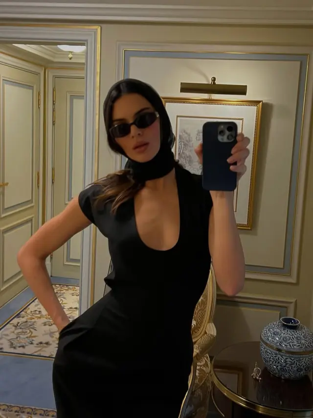 Tren Mode Terbaru “Nonnacore” Menempatkan Perlengkapan Nenek Italia dengan Dorongan dari Selebriti seperti Rihanna dan Kendall Jenner