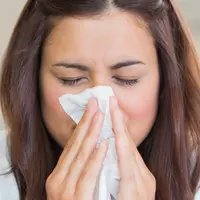 Kamu pasti pernah mengalami darah mengucur dari hidung atau mimisan. Ternyata hal dianggap sepele tersebut bisa berisiko kematian, lho. Ini 