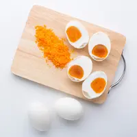 ilustrasi urutan membuat telur asin/Eakkachai J/shutterstock
