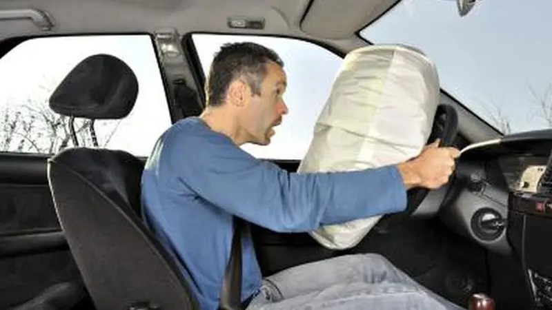 seatbelt atau sabuk pengaman dan airbag