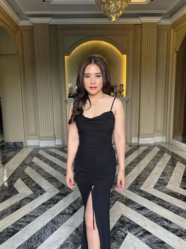 6 Pesona Prilly Latuconsina Pakai Gaun Hitam, Semakin Memukau di Usia 25 Tahun