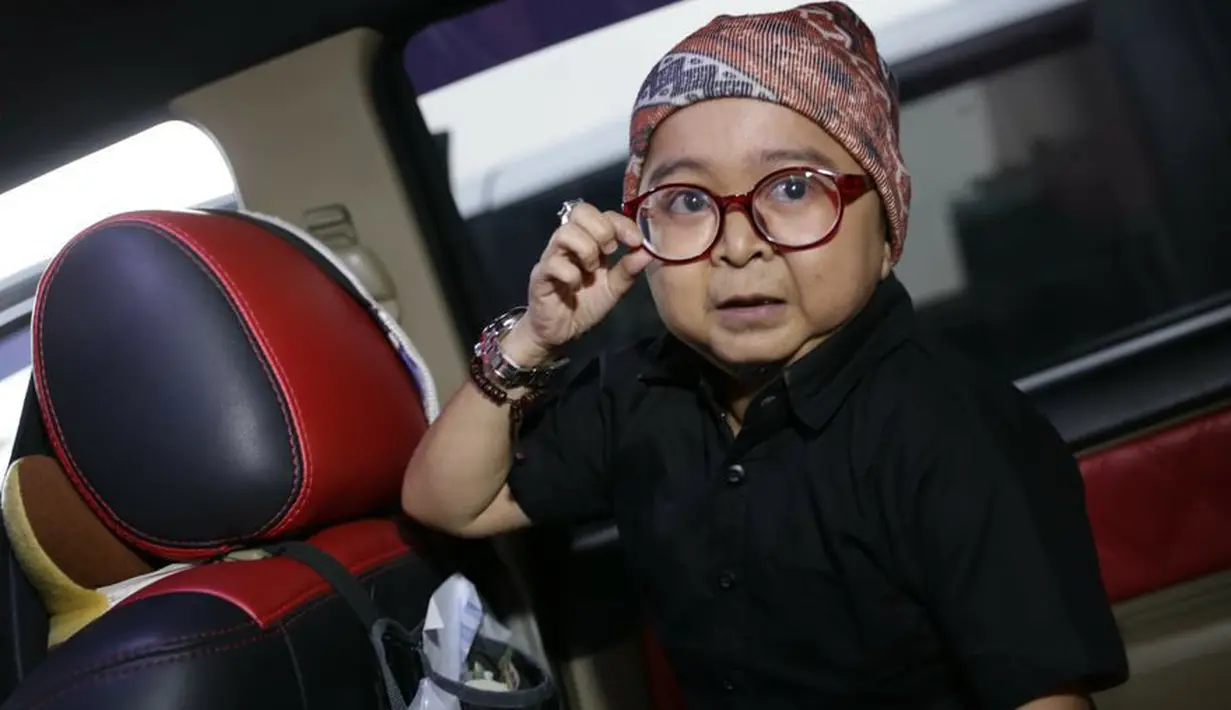 Kebahagiaan Daus Mini sebagai pengantin baru tergangu dengan munculnya perempuan bernama Ryana Dewi. Pemeran dan komedian bertubuh mungil itu. (Agus Apriyanto/Kapanlagi.com)