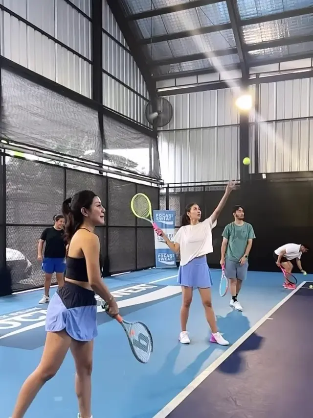 Syahnaz dan Jeje main tenis bareng saudara sehari usai konferensi pers Rendy Kjaernett (Foto: Instagram nissyaa)