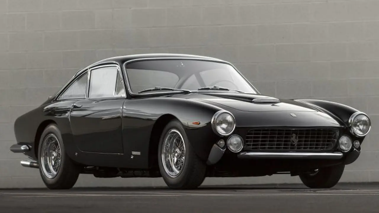 Siapa Mau Ferrari Klasik Milik Vokalis Maroon 5?
