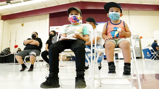 FOTO: Vaksinasi COVID-19 untuk Anak-Anak