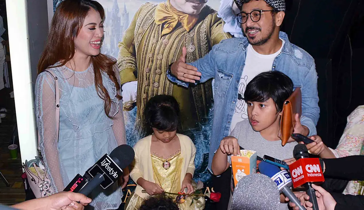 "Ya pas nonton ada beberapa momen yang bikin kita merinding. Film ini adalah film nostalgia buat kita semua waktu kecil nonton sama orang-orang yang kita cintai," ujar Giring Nidji. (Deki Prayoga/Bintang.com)