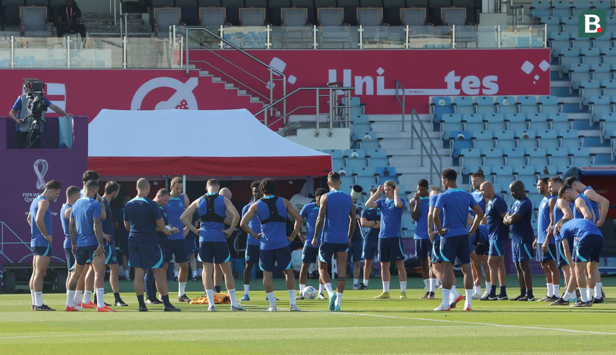 Pemain Timnas Inggris saat sesi latihan untuk Piala Dunia 2022 yang berlangsung di Al Wakrah Sports Complex, Qatar, Kamis (24/11/2022). (Bola.com/Ade Yusuf Satria)