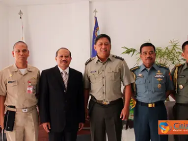 Citizen6, Filipina: Komandan Eastern Mindanao Command (East Mincom) Letjen Segovia menjabat mulai 17 April 2012, setelah melaksanakan serah terima dari Letnan Jenderal Arthur I Tabaquero yang memasuki usia pensiun. (Pengirim: Badarudin Bakri)