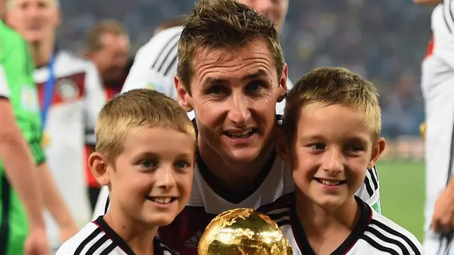 5 Pesepakbola Gaek yang Berpeluang Pensiun (Udah)