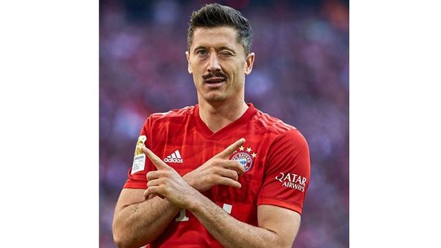 Diedit Berkumis, Penampilan 7 Pemain Sepak Bola Ini Bikin Pangling