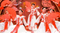 Para seniman Bian Lian and Chinese Folk Dance menampilkan pertunjukan seni untuk merayakan Tahun Baru Imlek 2024 yang jatuh pada 10 Februari 2024. (Foto: Dok. Tim Grand Indonesia Jakarta)