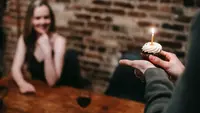Ilustrasi merayakan ulang tahun pacar. (Photo by Katerina Holmes/Pexels)