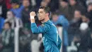 Pemain Real Madrid, Cristiano Ronaldo mencetak dua gol saat timnya menang telak atas tuan rumah Juventus pada laga leg pertama perempat final Liga Champions di Allianz stadium, Turin, (3/4/2018). Real Madrid menang 3-0.  (Alessandro Di Marco/ANSA via AP)