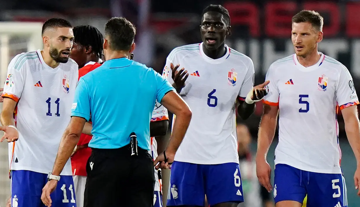 Malahan, Belgia mencetak gol lebih dulu di menit ke-12. Aksi individu Lukebakio berhasil diakhiri dengan tendangan yang menaklukkan Alexander Schlager. Tim tamu memimpin 1-0 hingga turun minum. (AP Photo/Florian Schroetter)