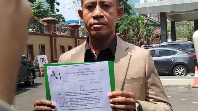 Yansen Ohoirat, penasihat hukum korban kasus pelecehan seksual yang diduga dilakukan mantan Rektor Universitas Pancasila, Edie Toet Hendratno. (Liputan6.com/Ady Anugrahadi)