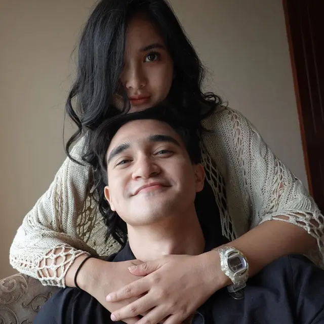 7 Potret Kemesraan Adinda Azani dan Adhitya Alkatiri