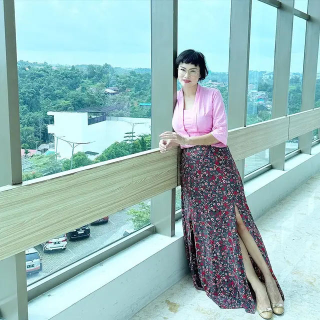 Potret terkini Tracy Trinita, dengan model rambut pendek