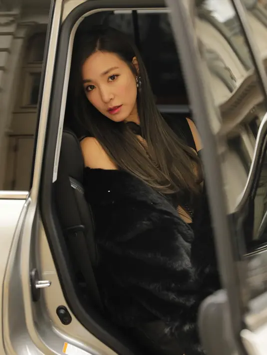 Meskipun hal ini sudah biasa dilakukan oleh para penggemar K-Pop, akan tetapi Tiffany juga terlihat merayakan anniversary SNSD dengan cara yang sama. (Foto: instagram.com/tiffanyyoungofficial)