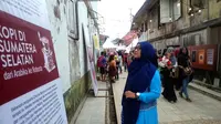 Festival Kopi Kampung Al-Munawar, Palembang, Sumsel, menyajikan makanan dan minuman khas yang masih terjaga hingga saat ini. (Liputan6.com/Nefri Inge)