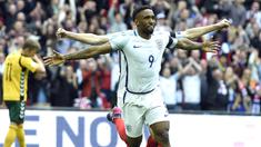 Penyerang Inggris, Jermain Defoe, melakukan selebrasi usai mencetak gol ke gawang Lithuania pada laga lanjutan kualifikasi Piala Dunia 2018 di Stadion Wembley, Inggris, (26/03/2017). Inggris mengalahkan Lithuania dengan skor 2-0. (EPA/Gerry Penny)