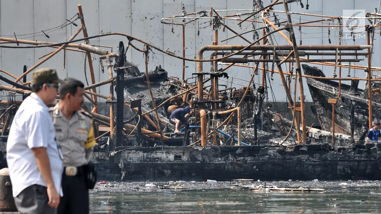 Kondisi Kapal-Kapal di Muara Baru Usai Dilalap Api