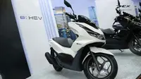 Honda PCX e:HEV (Oto.com)